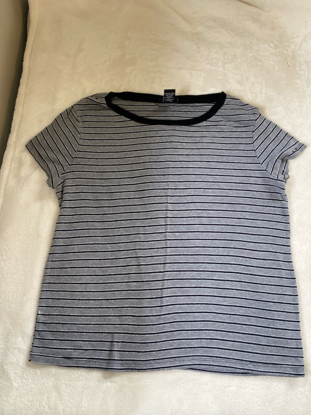 Rue21 Black & Gray Striped Short Sleeve Tee